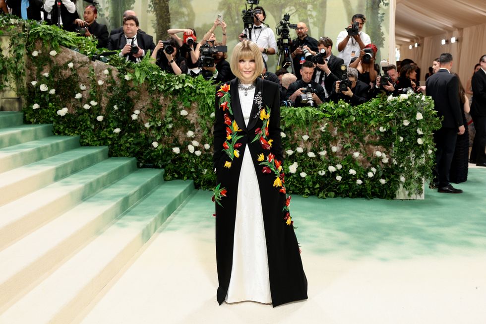 Эмма Чемберлен, Плохой Банни и другие ошеломили на Met Gala