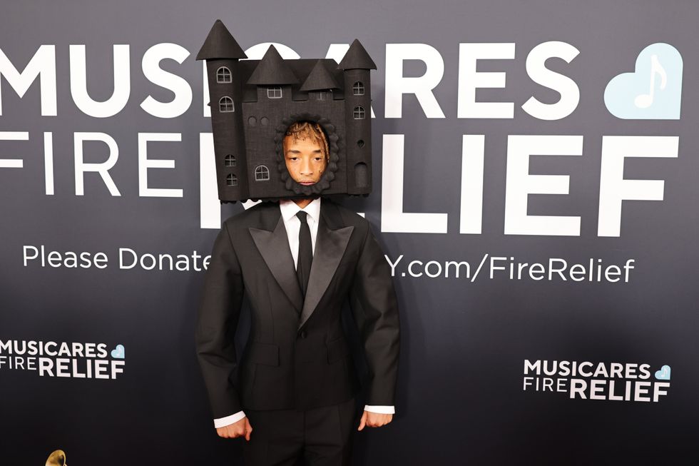 Дизайнер наряда Jaden Smith's Grammys выступает как Sparks Disearrise Online