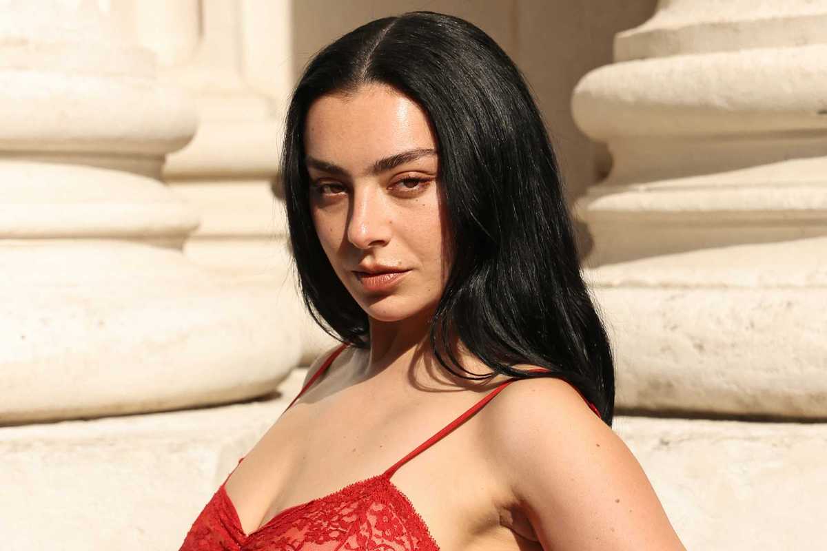 Что критики говорят о новом альбоме Charli XCX?